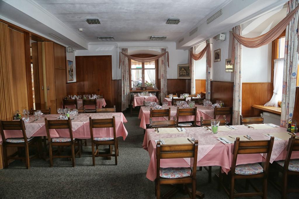 Gasthof Adler Frick Екстериор снимка